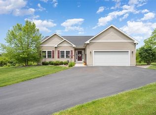 11 Rosewood Dr, Auburn, NY 13021