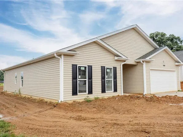 2540 Bluebird Ln, Winston Salem, NC 27105