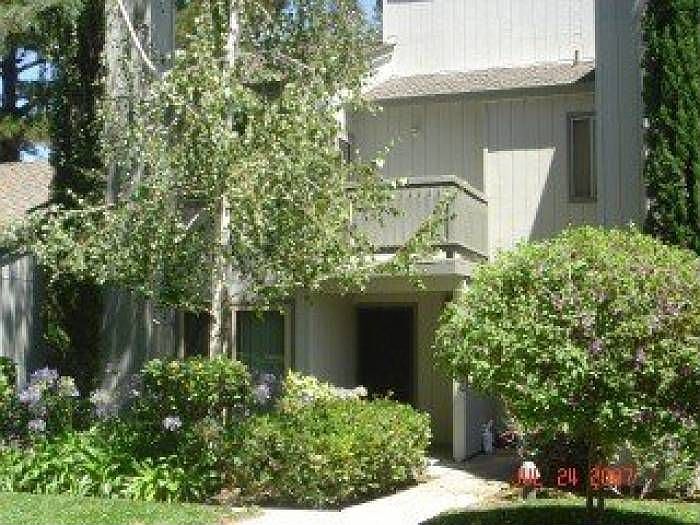1st image of 969 Lakeshire Ct