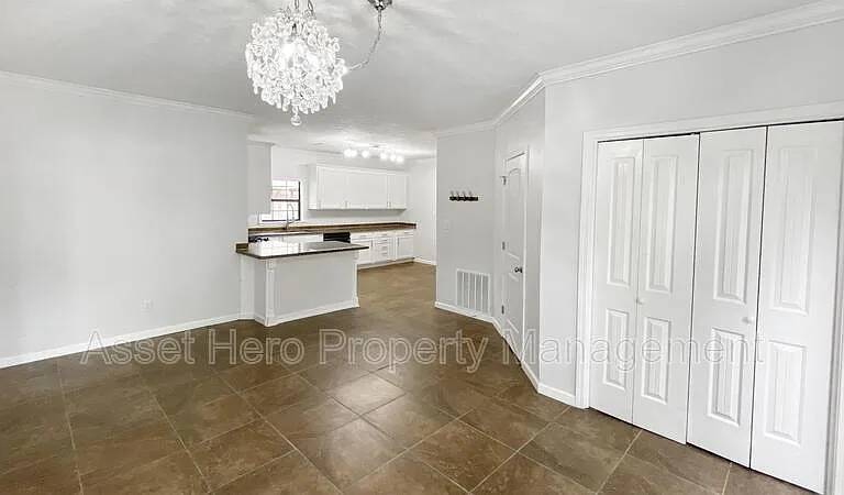 1006 Cedar St — Photo 6