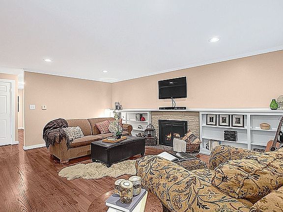 Large Living Rm. w/fireplace