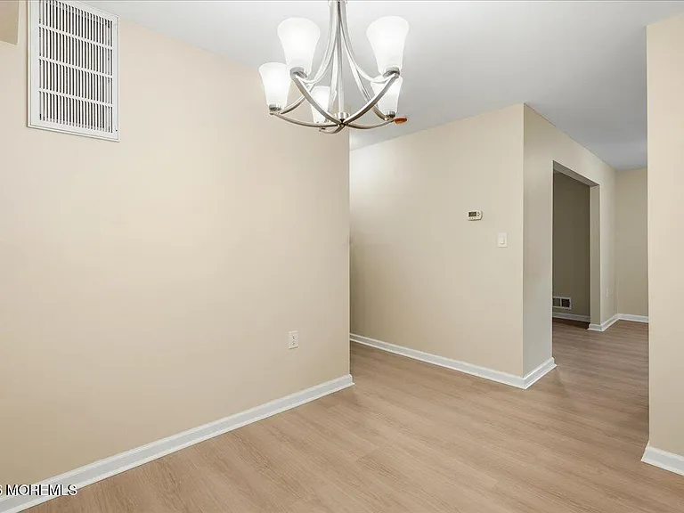 203 Wellington Pl — Photo 17