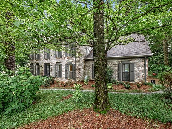 3rd image of 8225 Beekman Pl