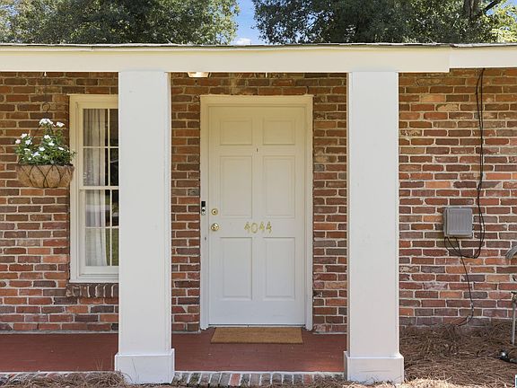 4th image of 4044 Meadowview Cir