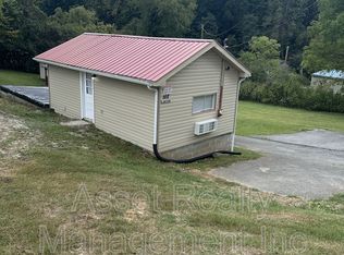 102 Lawson Ln, Caryville, TN 37714