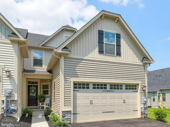930 Fieldbrook Cir, York, PA 17403