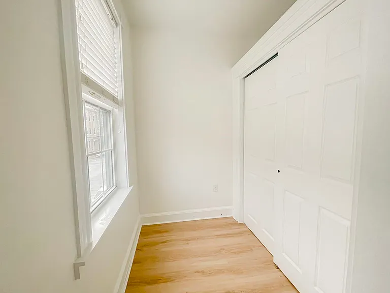 470 E 7th St #4 — Photo 8