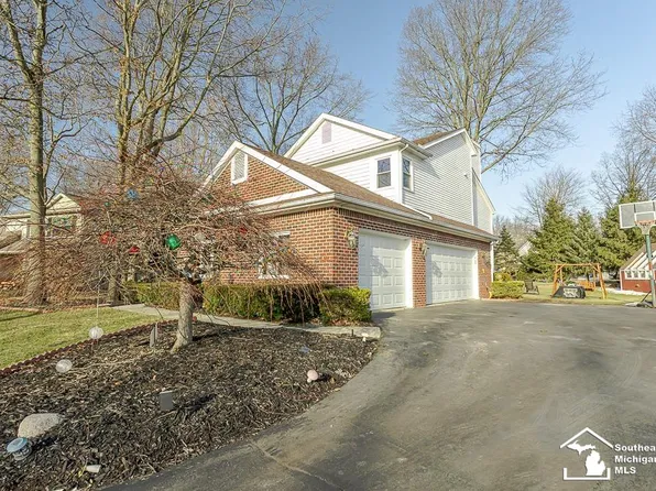 6820 Stonegate Dr, Temperance, MI 48182