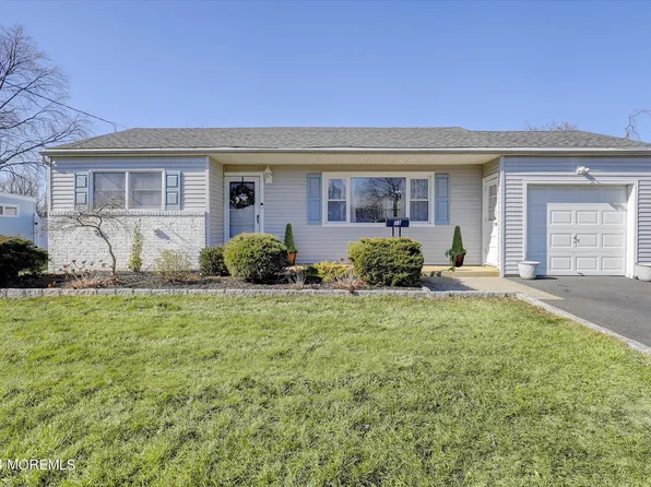 23 Clover Drive, Hazlet, NJ 07730