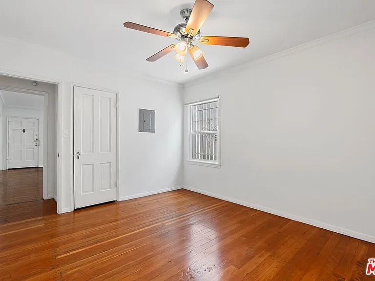 180 N Clark Dr — Photo 11