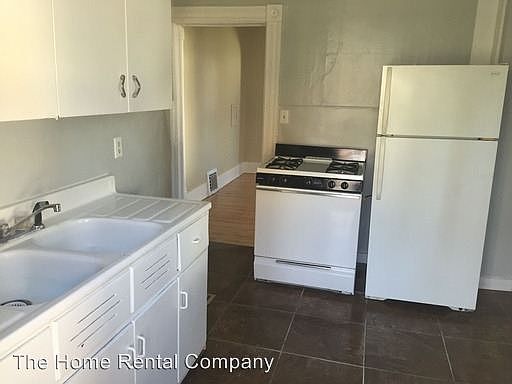 2nd image of 414 Gladstone Ave SE