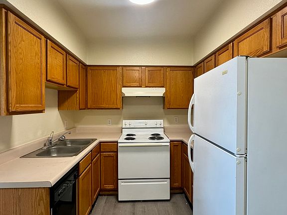 3rd image of 3420 E Flower St #11