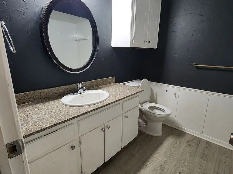 1116 Hawthorne Dr — Photo 12