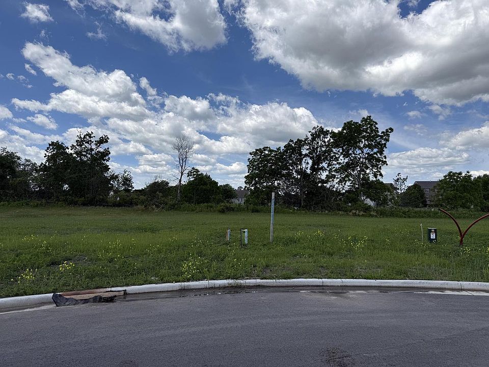 1st image of Lt3 90TH COURT