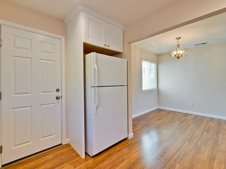 1425 Sunshadow Ln — Photo 18