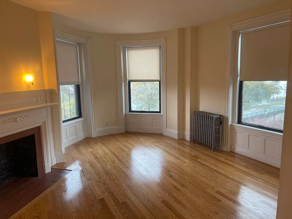499 Beacon St #4