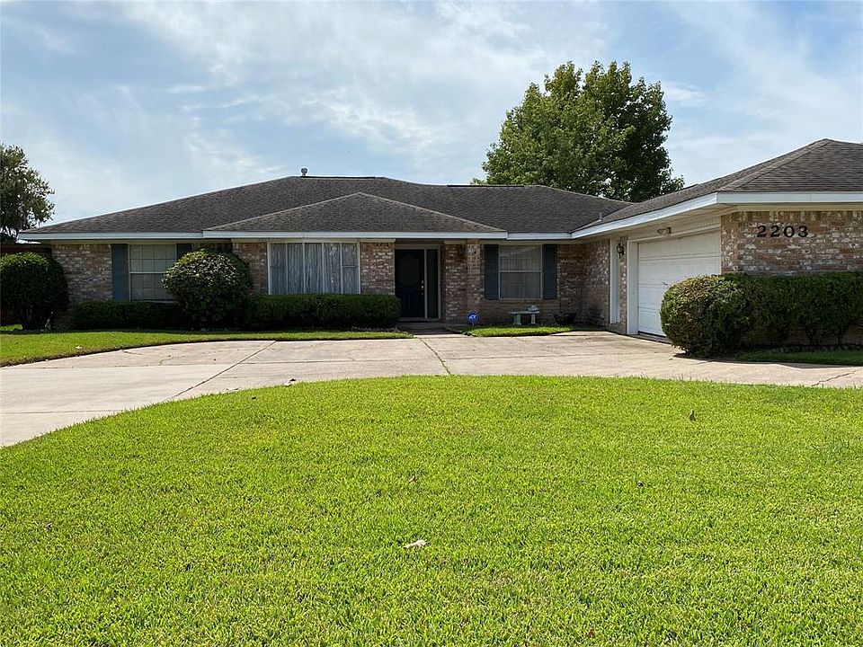 1st image of 2203 Masters Ln