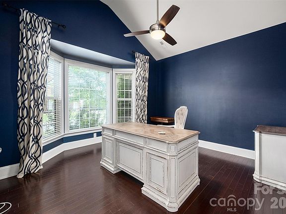 5th image of 3218 Dunbar Ln