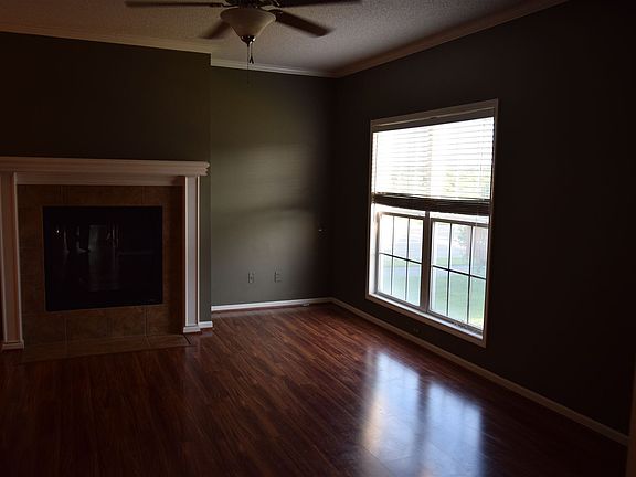 4th image of 15569 Floyd St