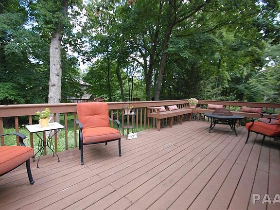 3rd image of 921 W Shorewood Ct
