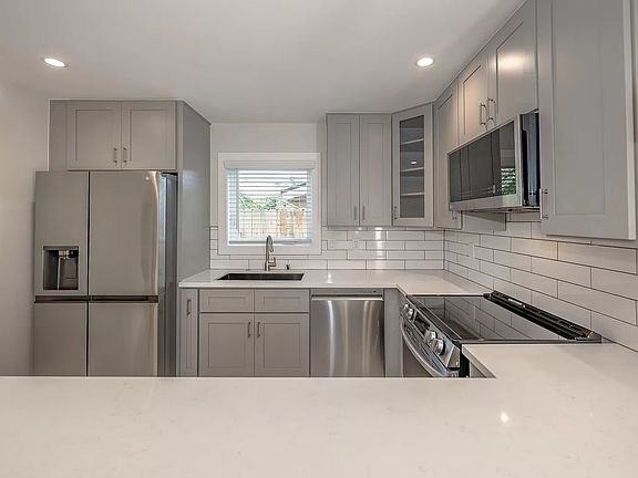 4th image of 813-1 Encino Pl