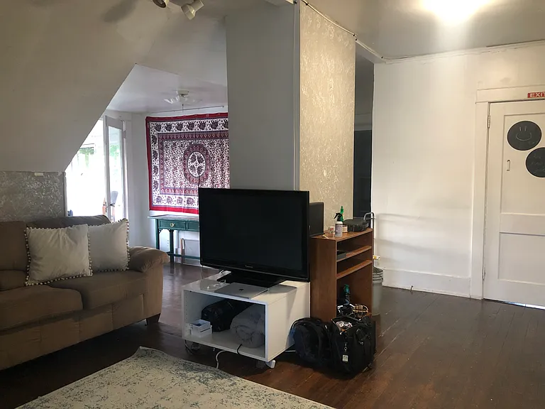 210 Delaware Ave #5 — Photo 7