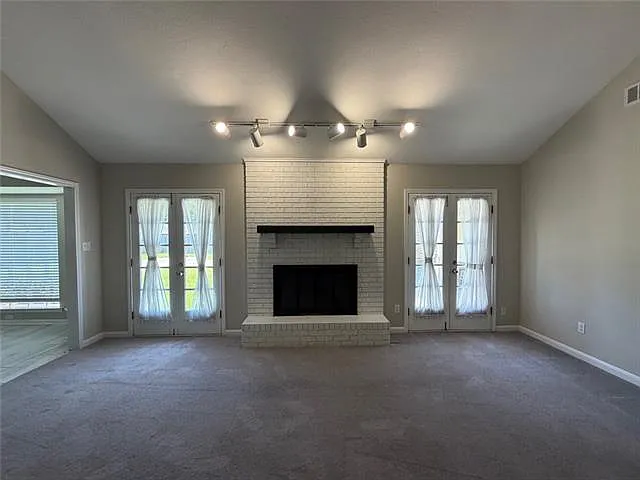 210 Camden St — Photo 5
