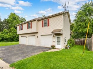 51 Front St, Belvidere, NJ 07823