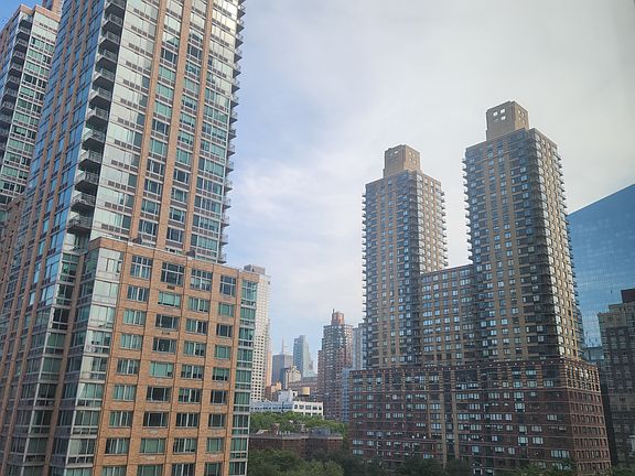 4th image of 100 Riverside Blvd APT 8B