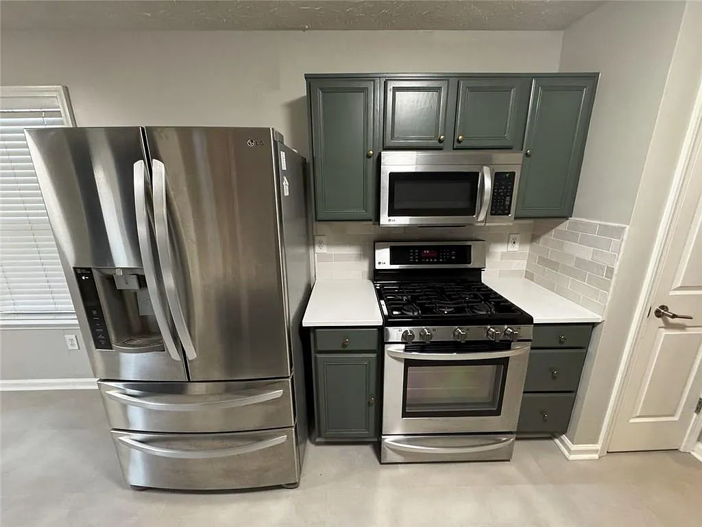 3 bed, 2.0 bath, 1746 sqft, $2,850 — Photo 2