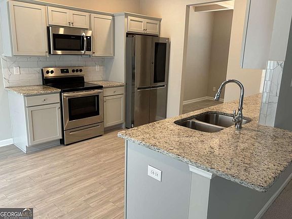 5th image of 940 Fellowship Rd