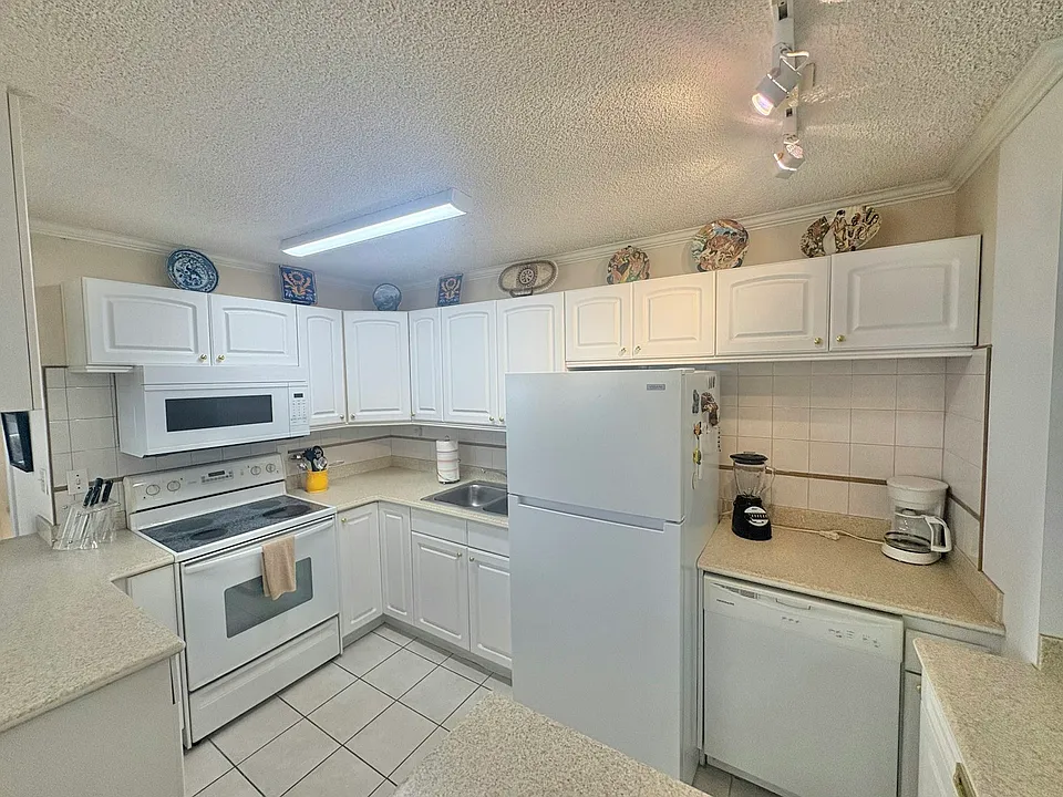 2415 Ala Wai Blvd