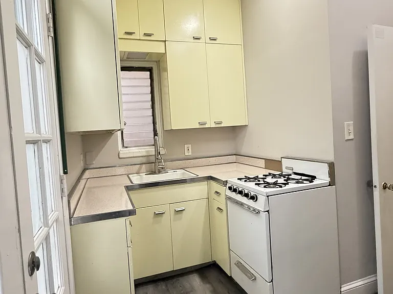 22 E Hamilton St — Photo 4