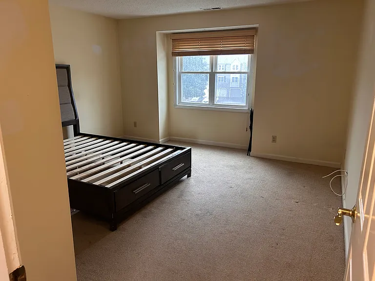 84 Tennis Plaza Rd #18 — Photo 7