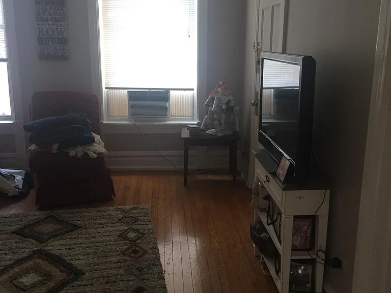 918 W Roscoe St #2 — Photo 4
