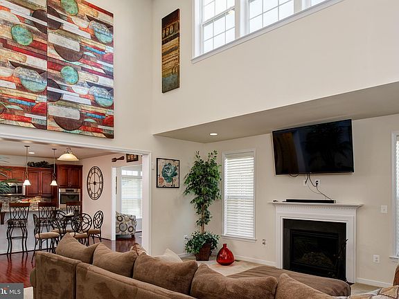 4th image of 12 Broomfield Dr