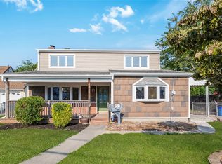 4 William St, Copiague, NY 11726