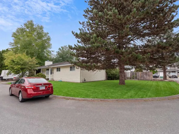 22760 Balabanian Cir, Maple Ridge, BC V2X 9C3