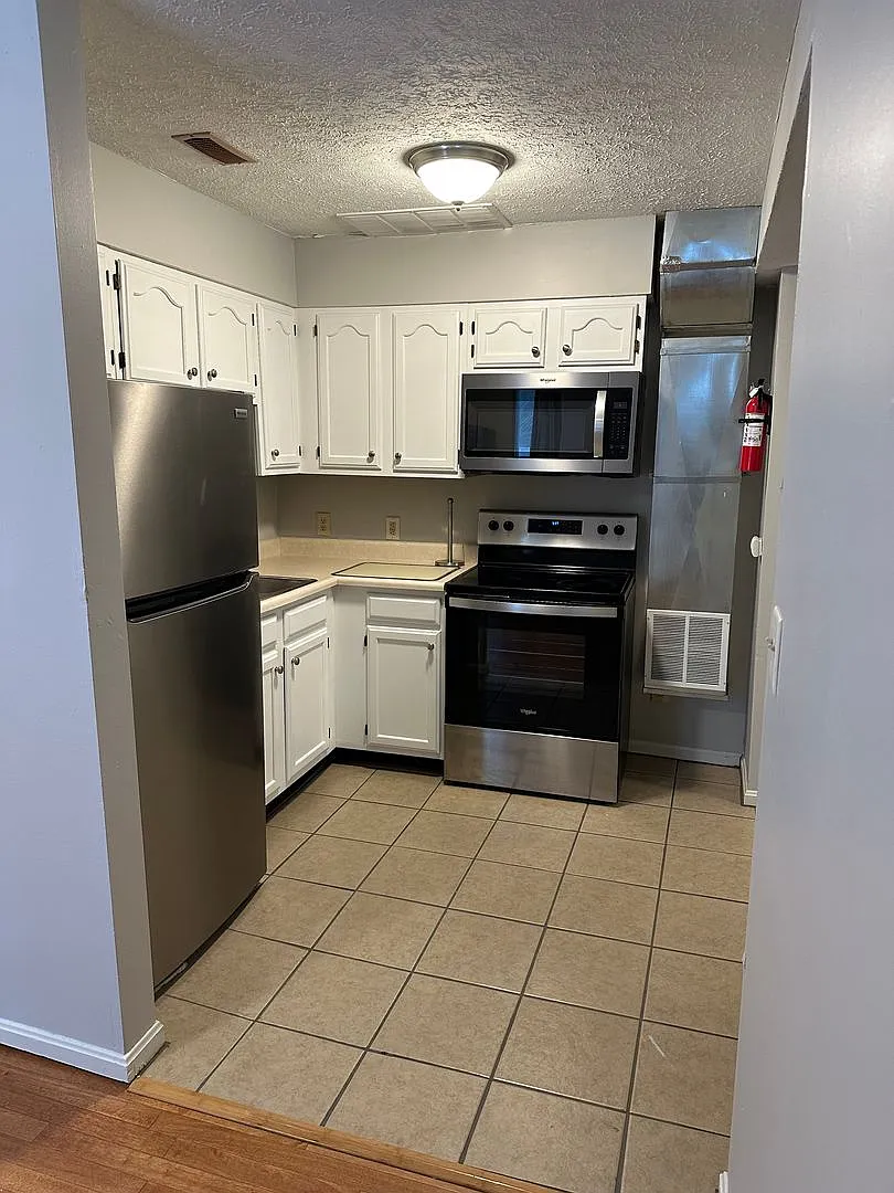301 S Rogers St — Photo 4