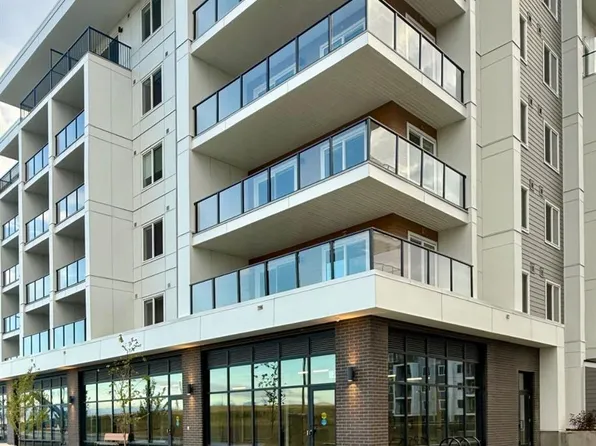 150 SW Carrington Gate NW #3204, Calgary, AB T3P 1E1