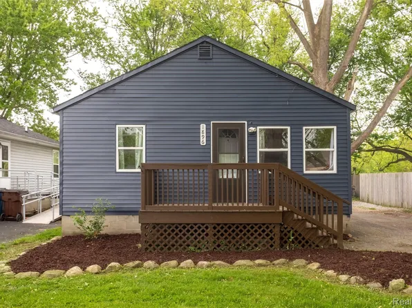 1896 Spaulding Rd, Monroe, MI 48162