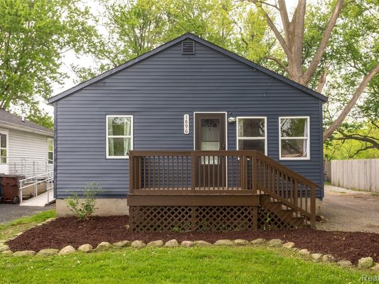 1896 Spaulding Rd, Monroe, MI 48162