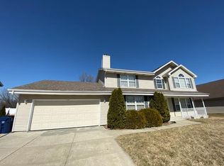 238 E Larson Ln, Oak Creek, WI 53154