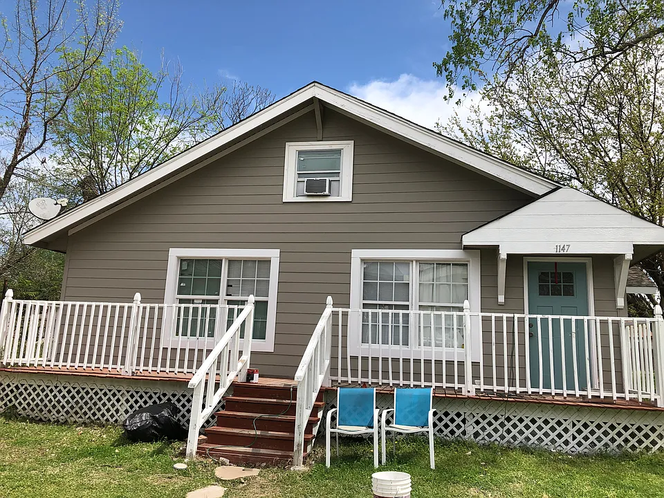 1147 S Quincy Ave