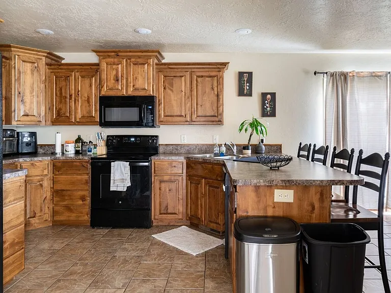674 Tanglewood Dr — Photo 5