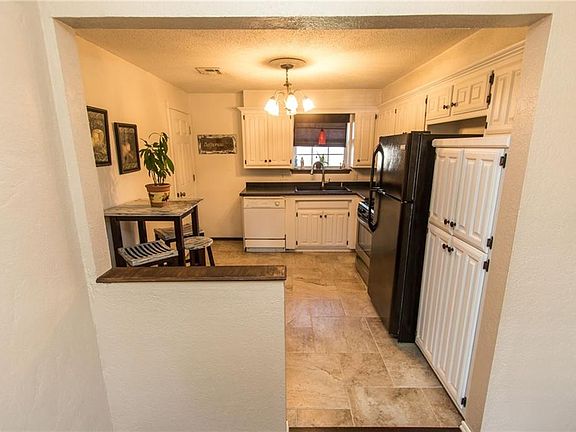 5th image of 1108 N Lawton Ave