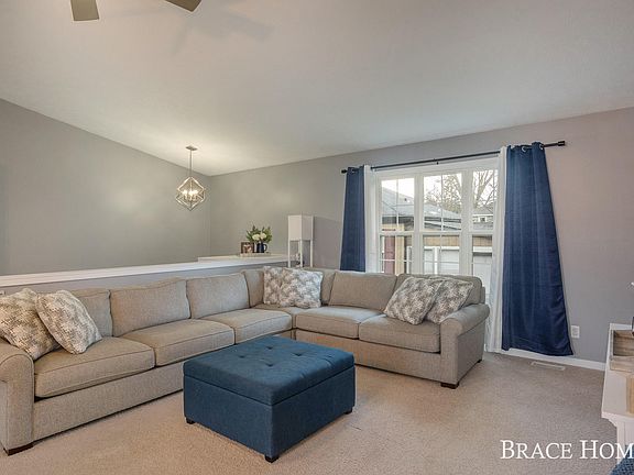 3rd image of 1335 Lamont Ave NW