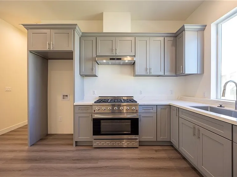 2558 S 10th Ave — Photo 3