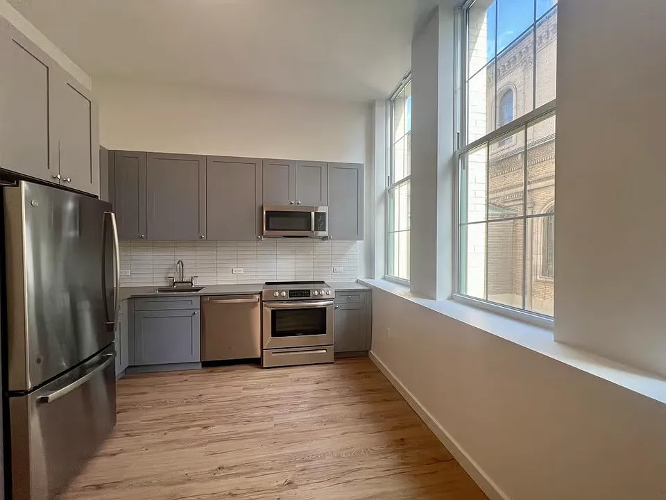 991 Saint Johns Pl #4D