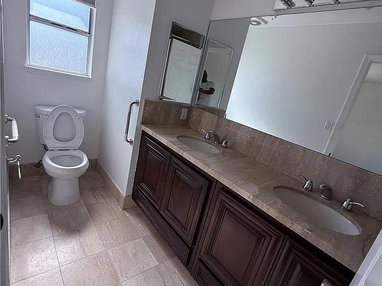 8620 Cremona Dr — Photo 21